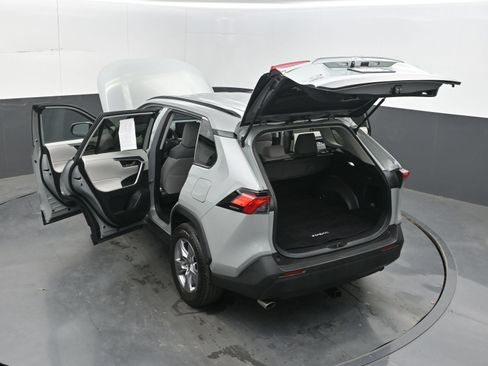 Used 2022 Toyota RAV4 XLE AWD/4WD image 43
