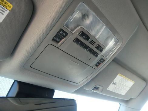 Used 2018 Toyota Highlander Limited image 26