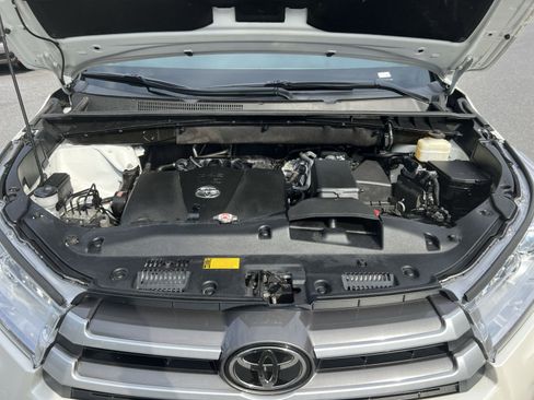 Used 2018 Toyota Highlander XLE AWD/4WD image 29