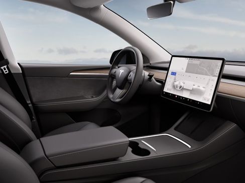 Certified 2023 Tesla Model Y Long Range AWD/4WD image 3