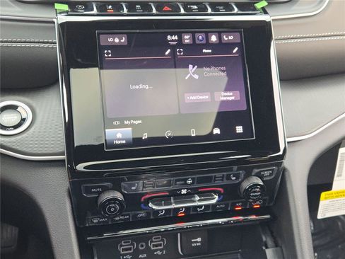 New 2025 Jeep Grand Cherokee Laredo w/ Luxury Tech Group I image 30