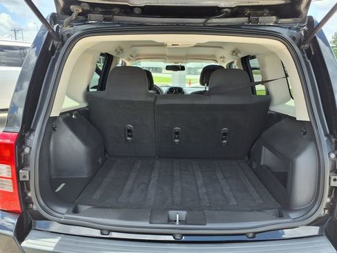 Used 2012 Jeep Patriot Latitude FWD image 27