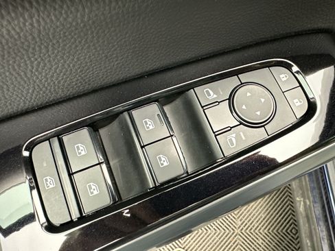 Used 2022 Nissan Pathfinder SL AWD/4WD image 14