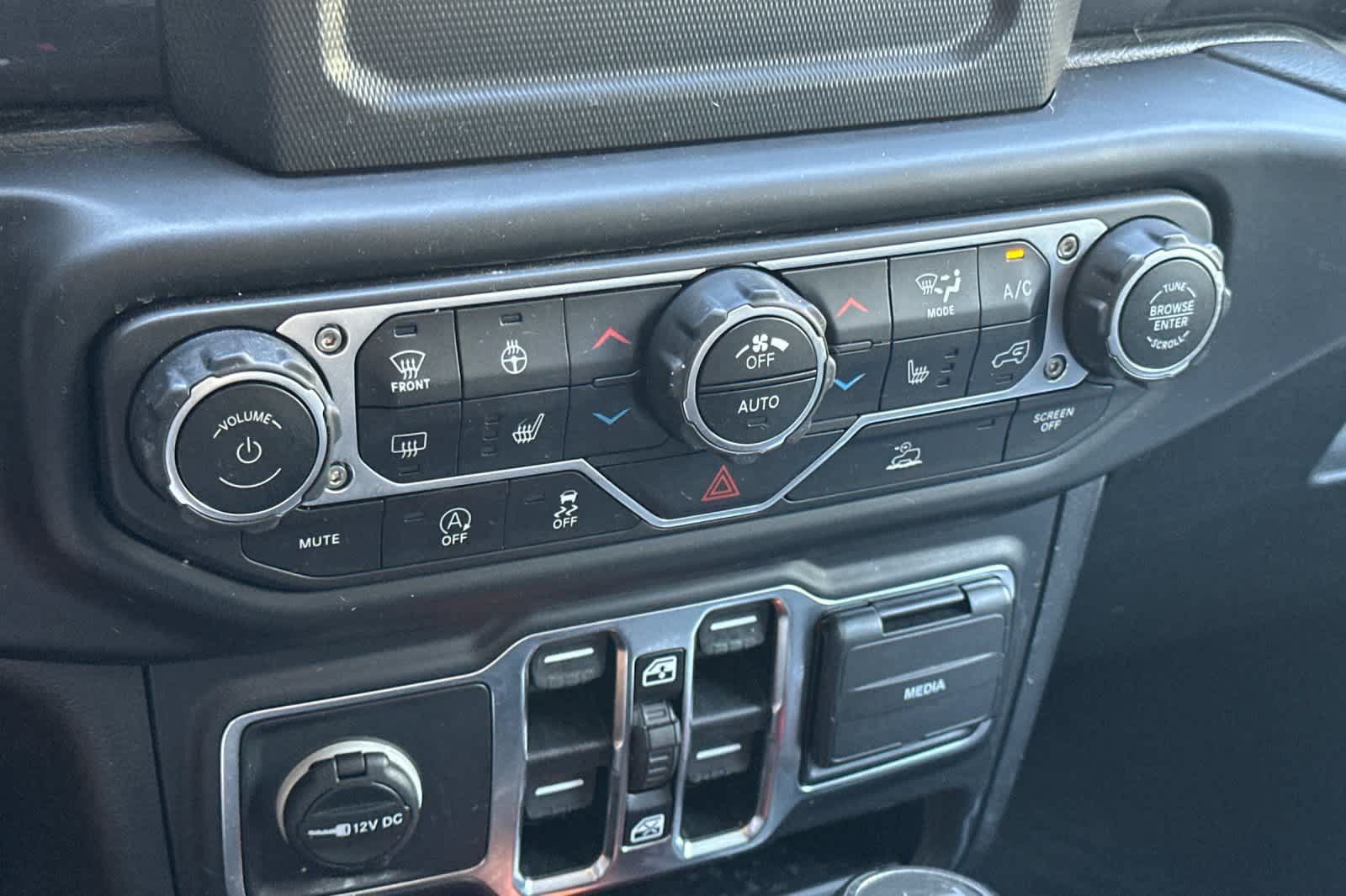 Used 2021 Jeep Wrangler Unlimited Sahara AWD/4WD image 22