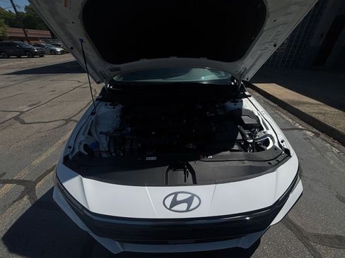 Used 2025 Hyundai Elantra SEL FWD image 34