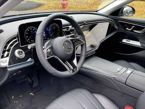 New 2026 Mercedes-Benz E 350 4MATIC Sedan image 6