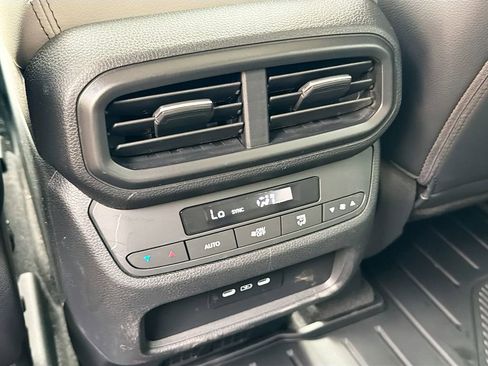 Used 2025 Honda Pilot EX-L image 24