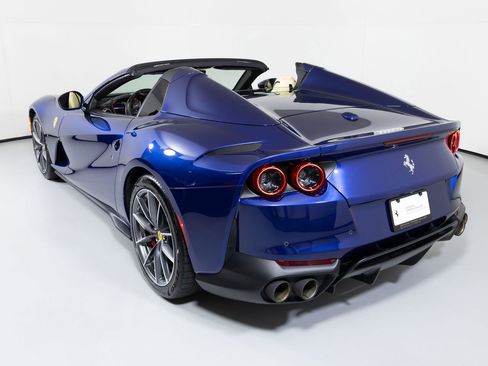 Used 2021 Ferrari 812 GTS image 26