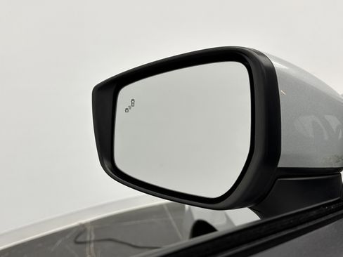 Used 2021 Nissan Versa SV image 12