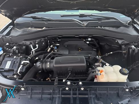 Used 2020 Ford Explorer XLT w/ Equipment Group 202A AWD/4WD image 39