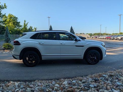 Certified 2025 Volkswagen Atlas Cross Sport SEL R-Line AWD/4WD image 6