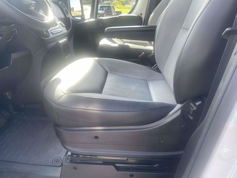 Used 2025 RAM ProMaster 2500 w/ Convenience Group FWD image 13
