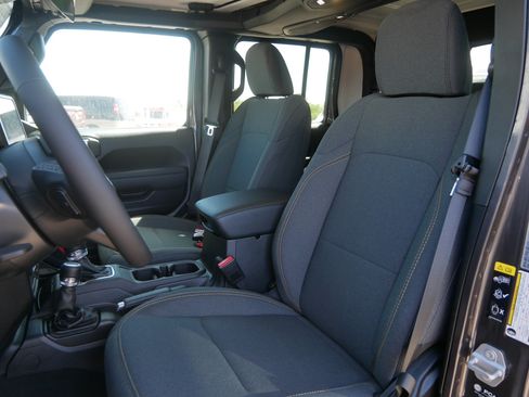New 2026 Jeep Gladiator Sport AWD/4WD image 4