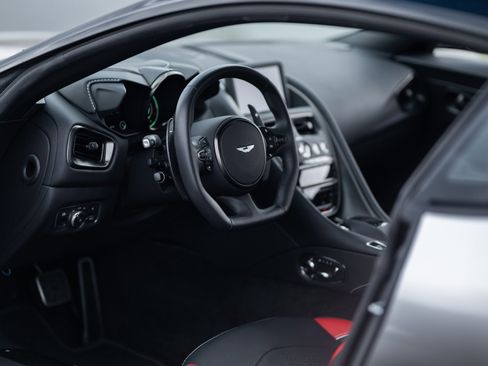 Used 2023 Aston Martin DBS Coupe image 41