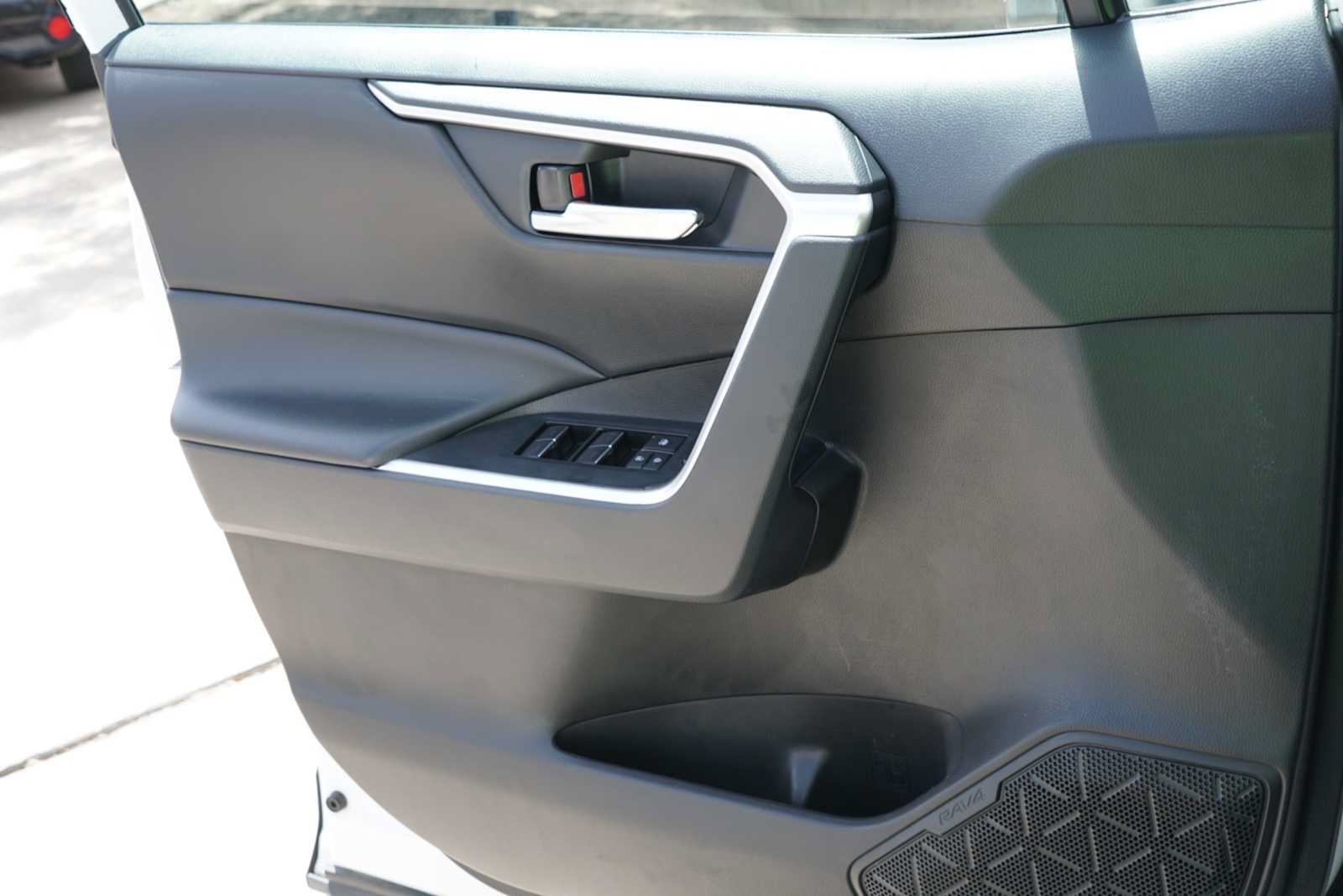 Used 2025 Toyota RAV4 XLE FWD image 14