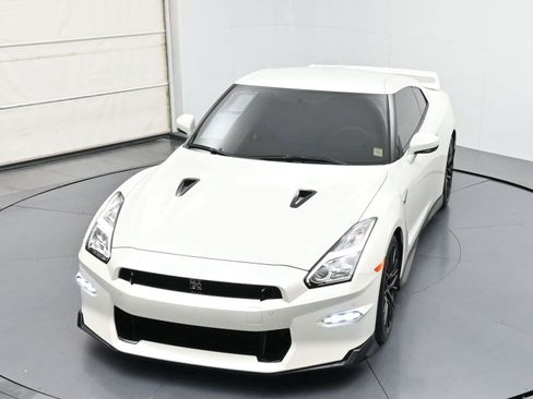 Certified 2024 Nissan GT-R Premium w/ Premium Interior Package AWD/4WD image 41