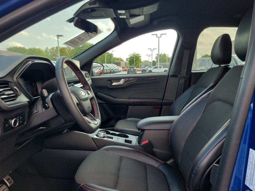 Certified 2023 Ford Escape ST-Line w/ Tech Pack #1 AWD/4WD image 17