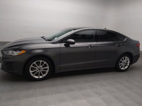 Used 2020 Ford Fusion SE image 2