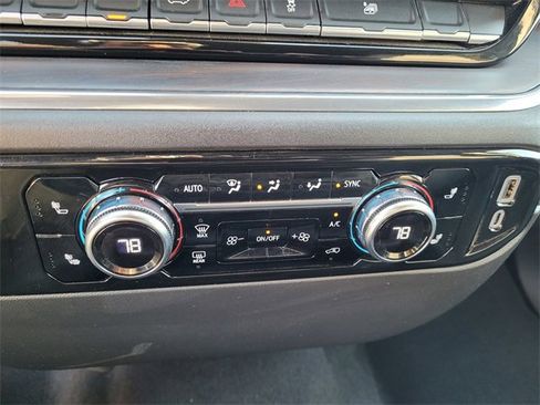 Used 2024 GMC Sierra 1500 SLT image 16