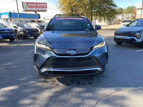 Used 2022 Toyota Venza XLE image 2