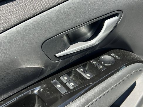 Used 2025 Hyundai Santa Cruz SEL AWD/4WD image 16