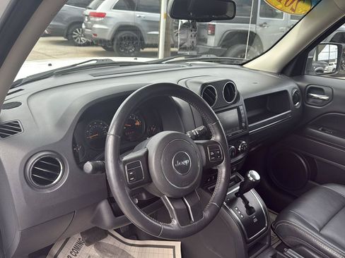 Used 2017 Jeep Patriot High Altitude FWD image 8
