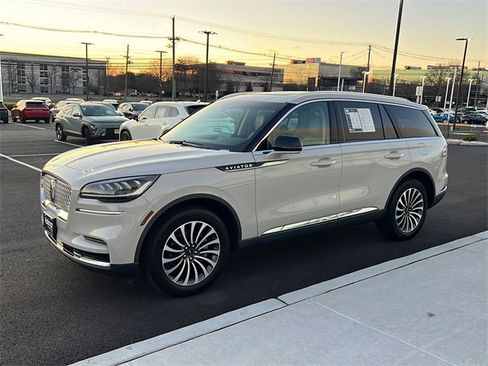 Certified 2023 Lincoln Aviator AWD w/ Premium Package image 5