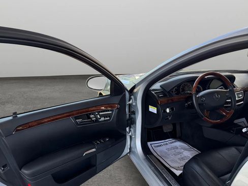 Used 2009 Mercedes-Benz S 550 4MATIC image 11