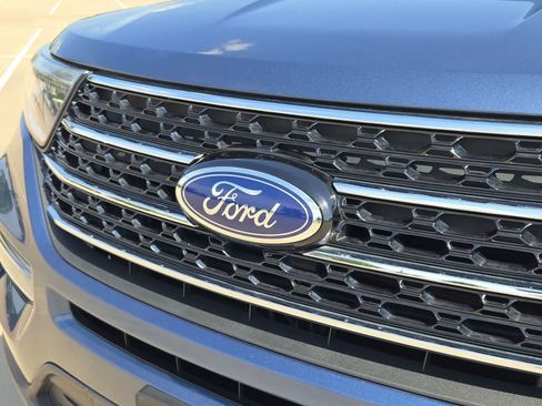 Used 2020 Ford Explorer XLT w/ Equipment Group 202A RWD image 11