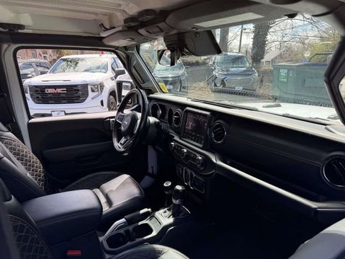 Used 2022 Jeep Wrangler Unlimited Sahara AWD/4WD image 13