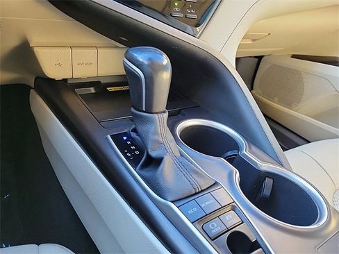 Used 2022 Toyota Camry XLE image 20