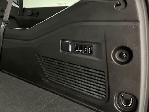 Used 2022 GMC Yukon XL AT4 AWD/4WD image 38