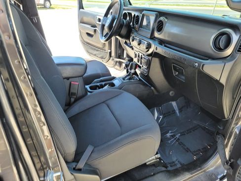 Used 2022 Jeep Wrangler Unlimited Sport AWD/4WD image 13