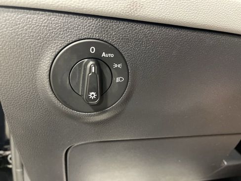 Used 2022 Volkswagen Taos SEL w/ Panoramic Sunroof Package image 34