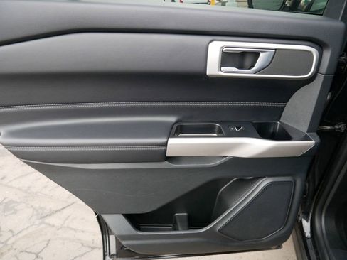 Certified 2022 Ford Explorer XLT w/ Equipment Group 202A image 13