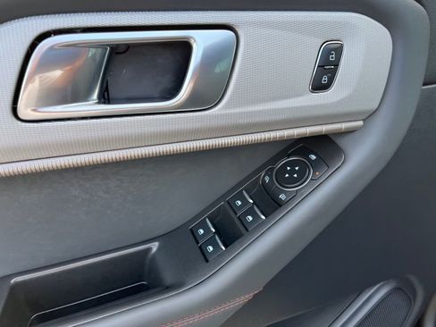 Used 2025 Ford Explorer Active image 25