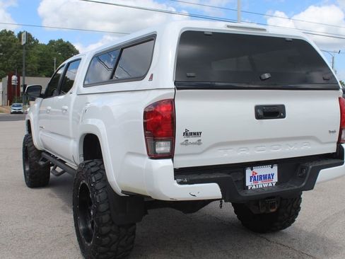 Used 2019 Toyota Tacoma SR5 image 10