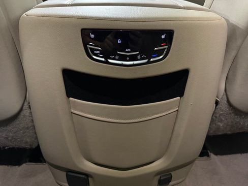 Used 2020 Cadillac Escalade Luxury AWD/4WD image 18