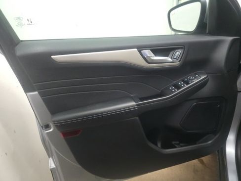 Used 2022 Ford Escape SEL image 19