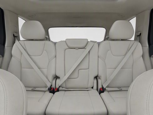 Certified 2024 Volvo XC90 B5 Plus w/ Protection Package Premier AWD/4WD image 15