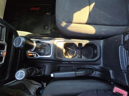 Used 2020 Jeep Gladiator Sport image 31