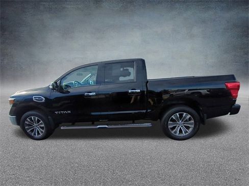 Used 2017 Nissan Titan SL image 6