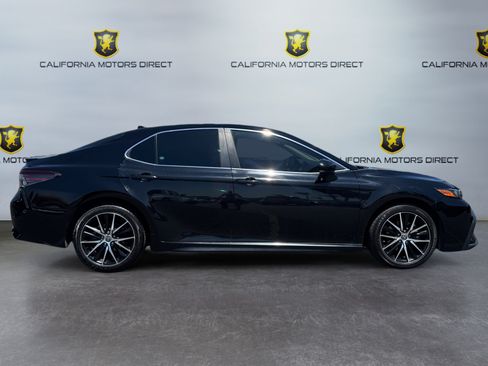Used 2022 Toyota Camry SE FWD image 6