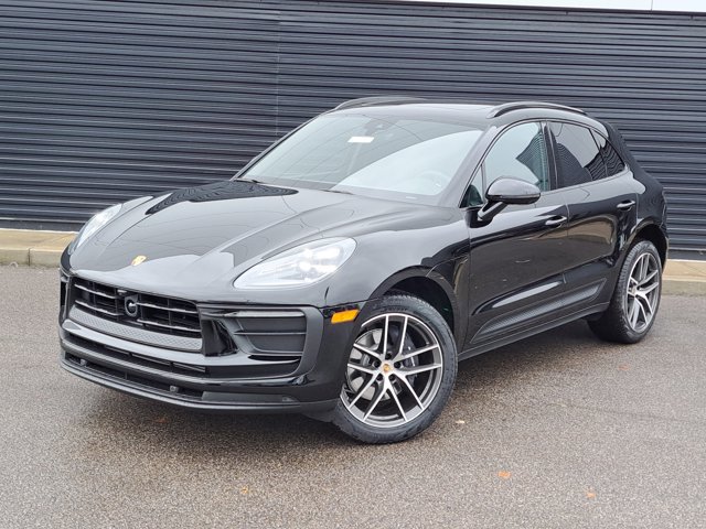 Used 2026 Porsche Macan AWD/4WD image 1