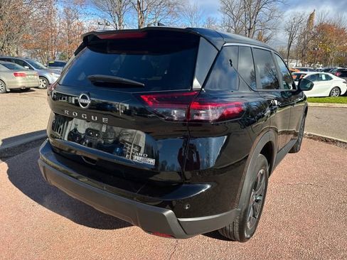 Used 2025 Nissan Rogue SV image 5
