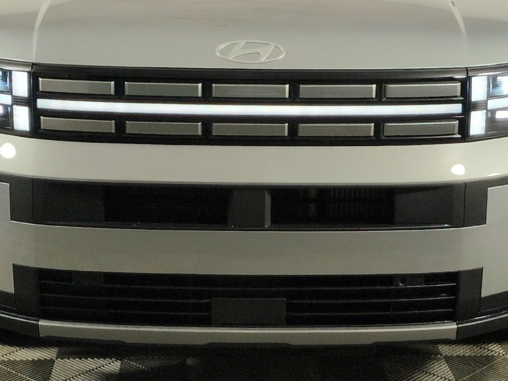 Used 2025 Hyundai Santa Fe SE FWD image 4