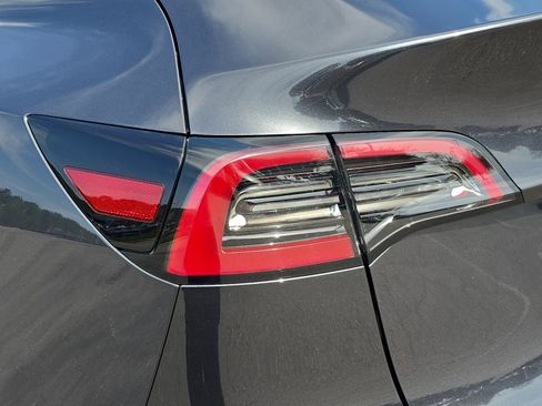 Used 2025 Tesla Model Y Long Range image 33