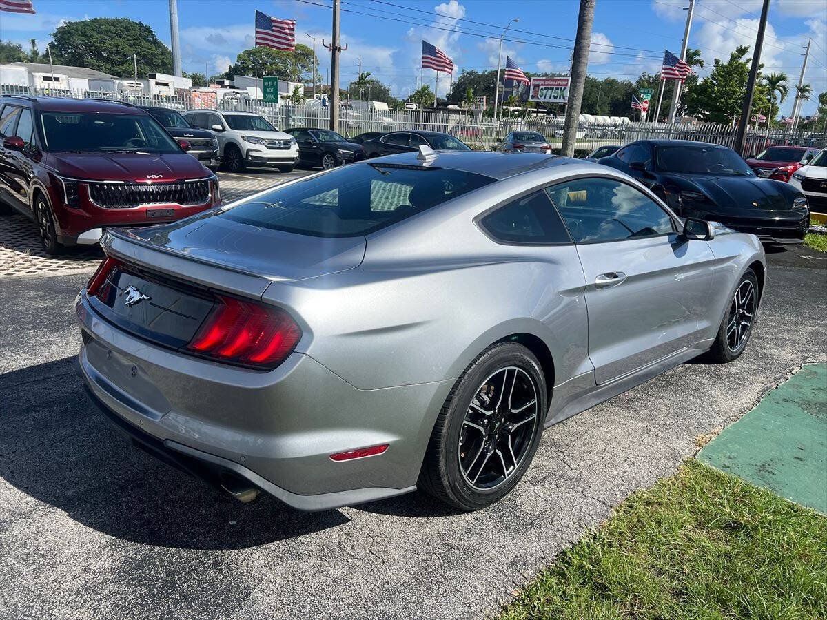 Used 2022 Ford Mustang Premium RWD image 5