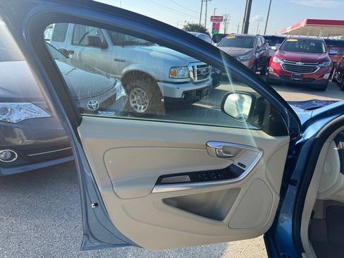 Used 2015 Volvo V60 T5 Platinum FWD image 13