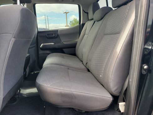 Used 2021 Toyota Tacoma SR5 AWD/4WD image 12